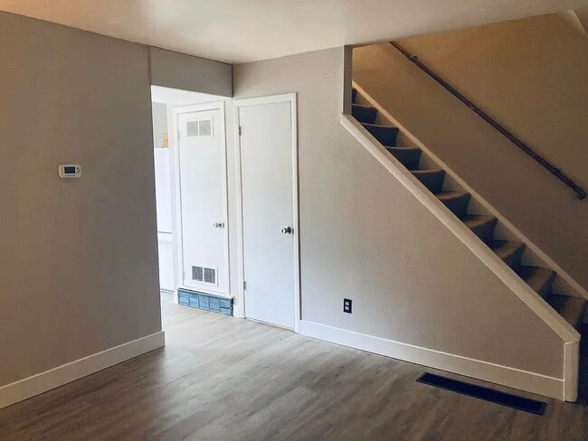 Building Photo - 1615 Cottonwood Dr