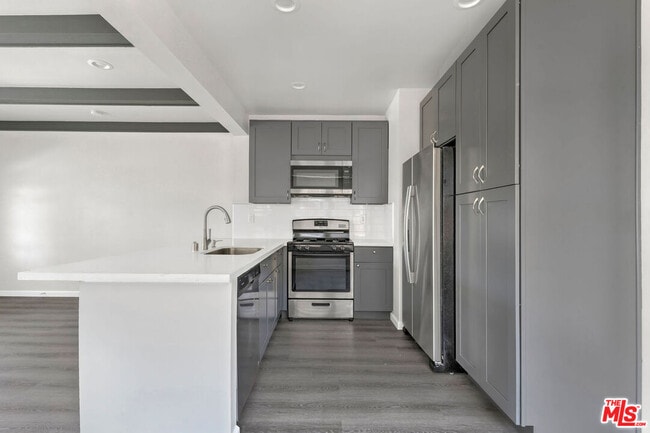 Building Photo - 1507 W 50th St