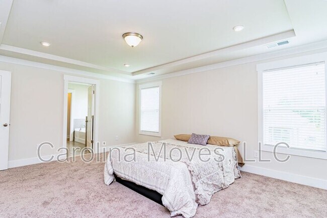 Building Photo - 14 Larson Dr