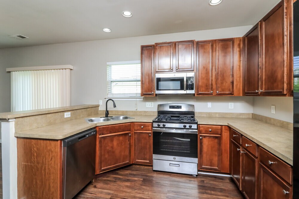 Building Photo - 1647 Bradmere Ln