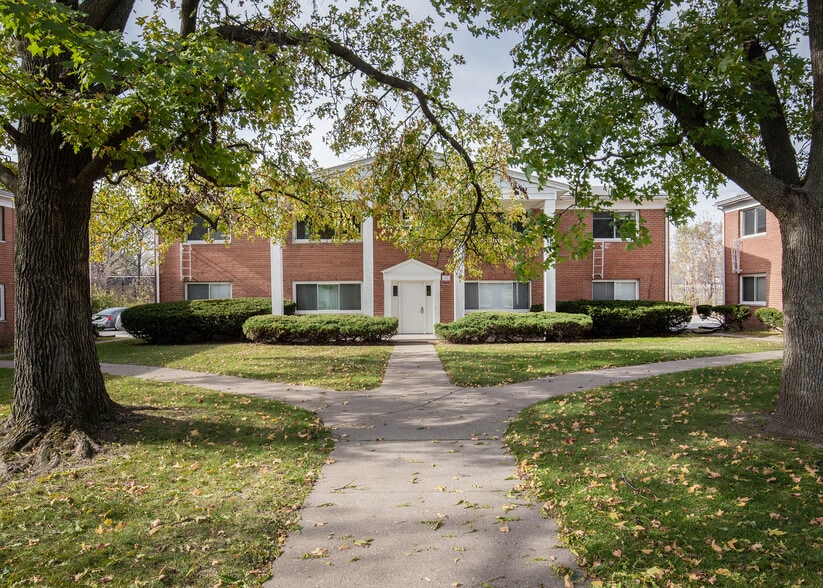 Candlelight Court 3505 N Main St Davenport IA 52806 Apartment Finder