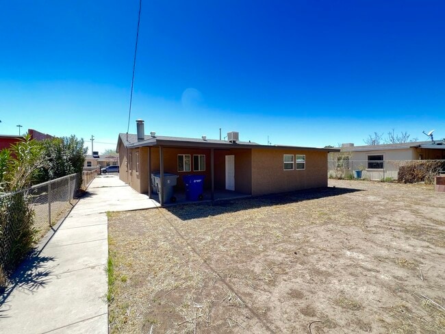 Building Photo - 408 Ramona Ave