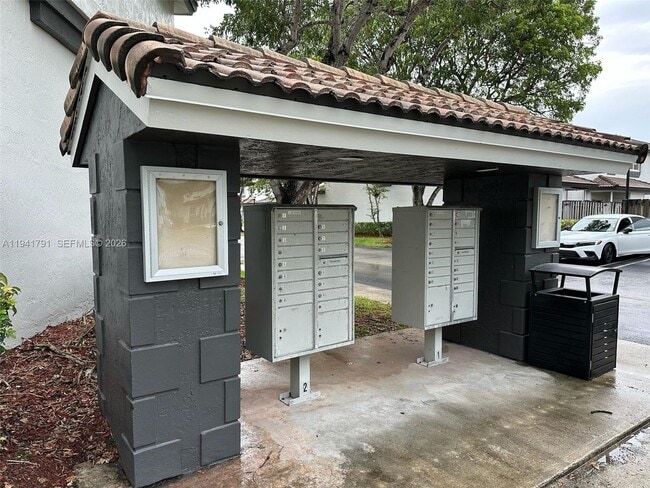 Building Photo - 2311 SE 24th Ct