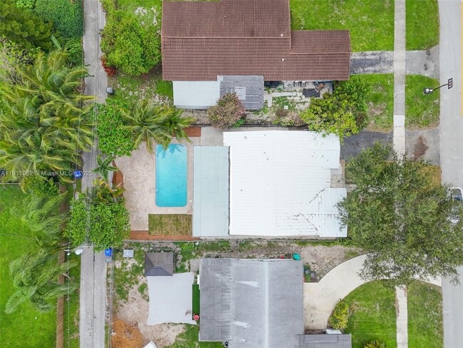 Building Photo - 3920 Hayes St