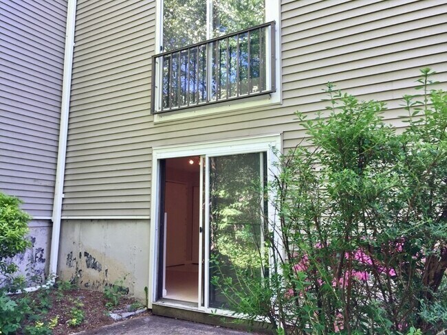 Building Photo - 52 Village Brook Ln