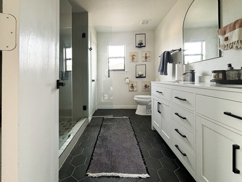 Building Photo - 5624 Victory Gallop Dr