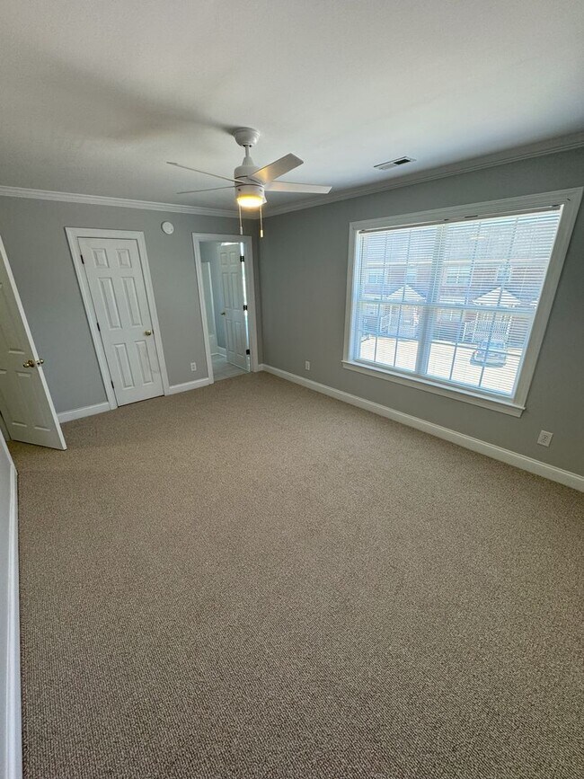 Building Photo - Discover Your Dream Home