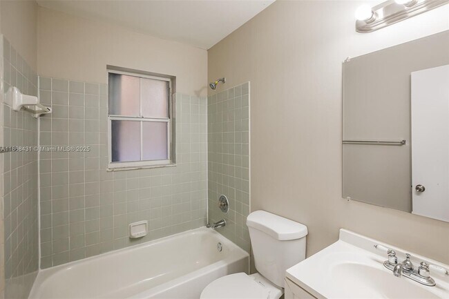 Building Photo - 6553 Bayfront Dr
