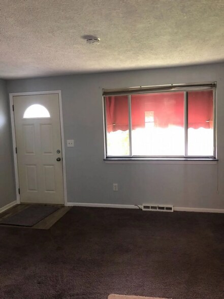 Building Photo - 525 Delford Ave NW