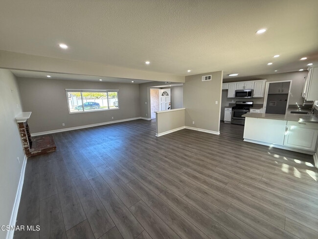 Building Photo - 216 Virginia Dr