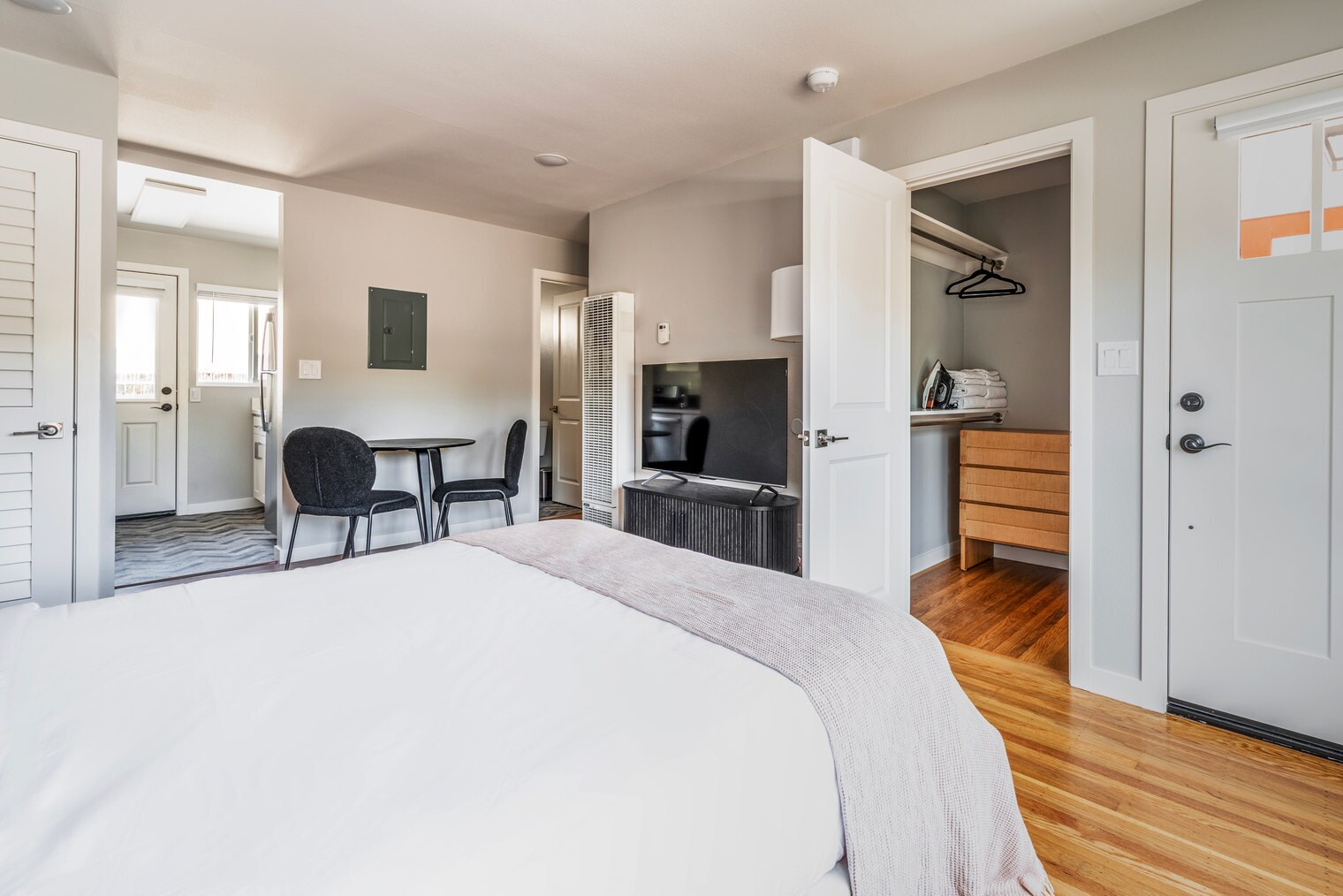 Building Photo - 1058 Noel Dr