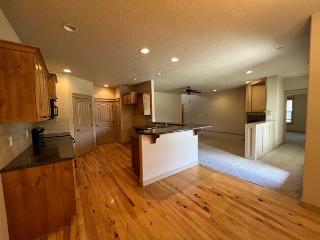 Building Photo - 1273 W Ann Taylor St