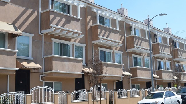 Primary Photo - Tarzana Villas