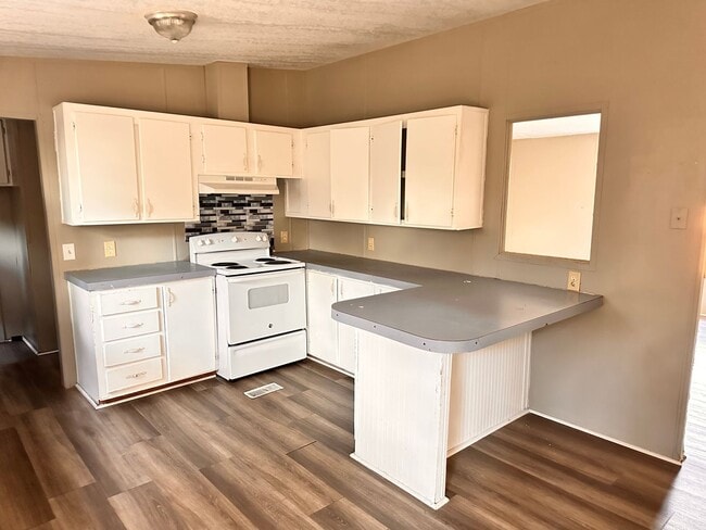 Building Photo - 3 BED 2 BATH FOR RENT IN FAYETTEVILLE NC