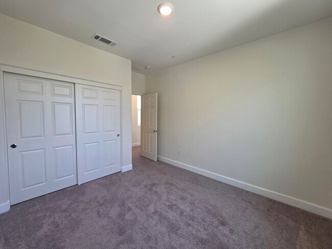Building Photo - Newer 5 Bedroom 4.5 Bathroom in SE Visalia!! Coming soon!!