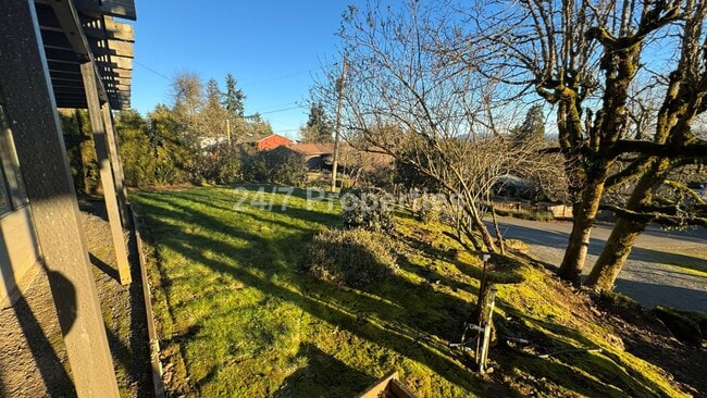 Building Photo - 3 BD I 3.5 BA Home - Separate Living Areas