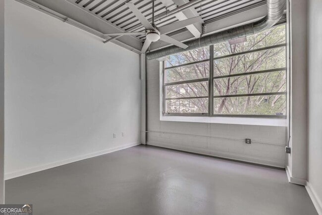 Building Photo - 400 Village Pkwy