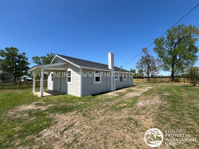 Building Photo - Charming Country Home in Bowman, SC