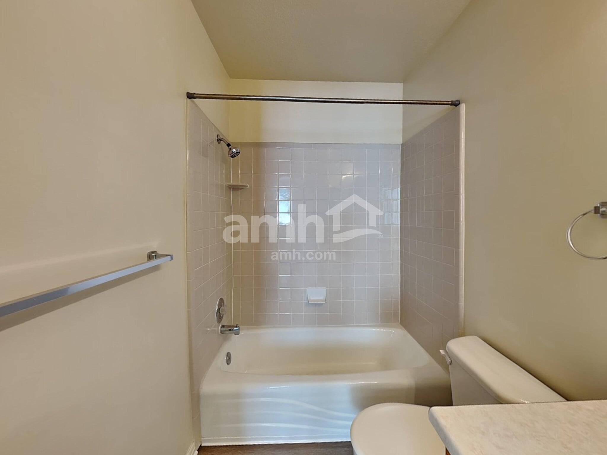 Building Photo - 68 E 350 S