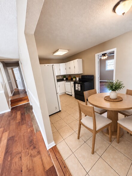 Furnished mock up - 1530 Bennington Cv