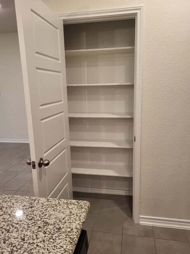 Building Photo - New Home In Cul de sac