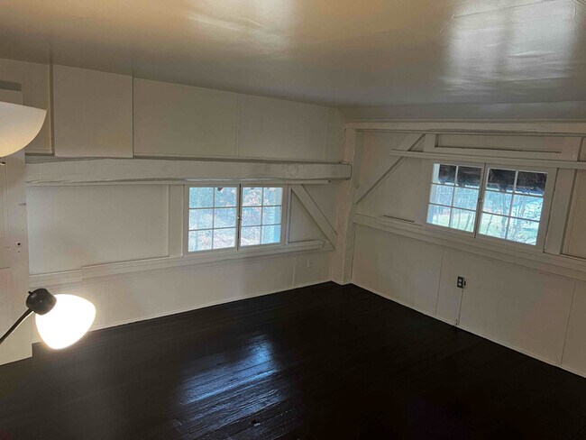 Building Photo - 121 Hilltop Cir