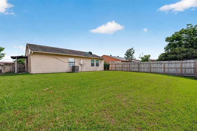 Building Photo - 14219 Dartwood Dr