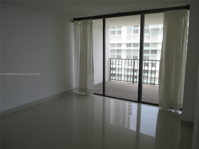 Building Photo - 1865 Brickell Ave