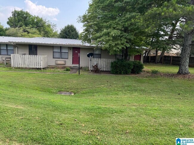 Building Photo - 1700 Greenbrier Dear Rd
