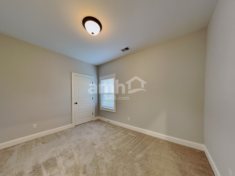 Building Photo - 4231 Vineyard Dr