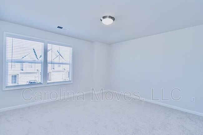 Building Photo - 133 Clingstone Trl