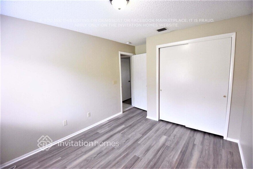 Building Photo - 427 Red Coat Ln