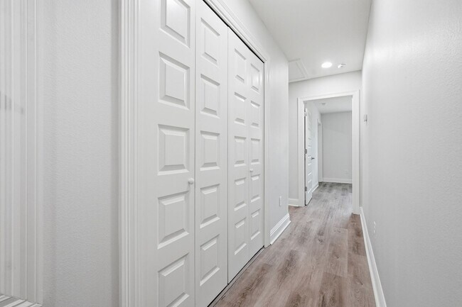 Building Photo - NEW Construction, be the FIRST to occupy this beautiful townhouse in Fort Walton Beach!