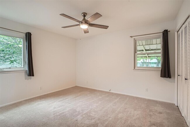 Building Photo - 507 Seminole Dr