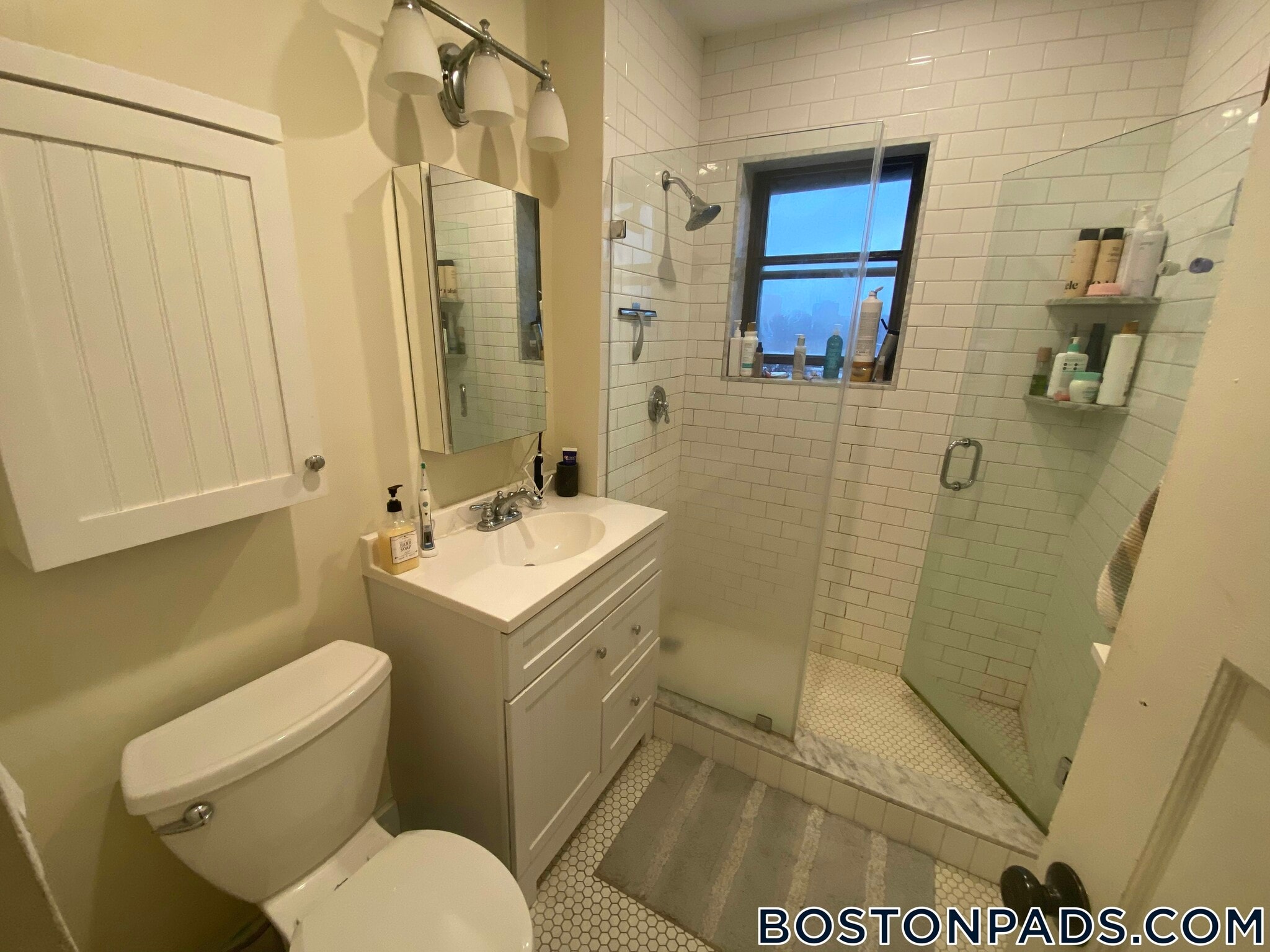 Building Photo - 448 Park Dr