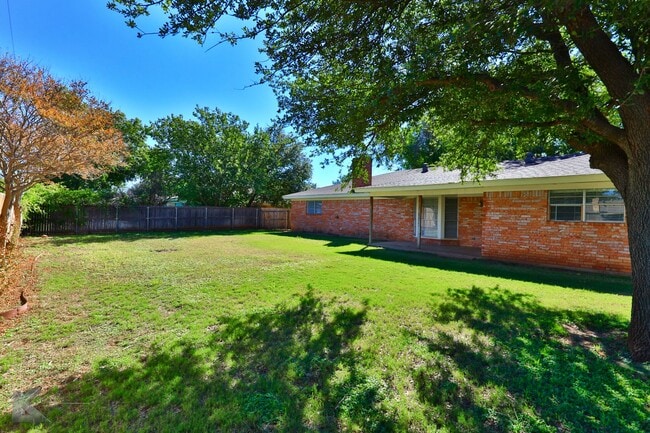 Building Photo - Complete RENOVATION only a few years ago!  Large bedrooms!