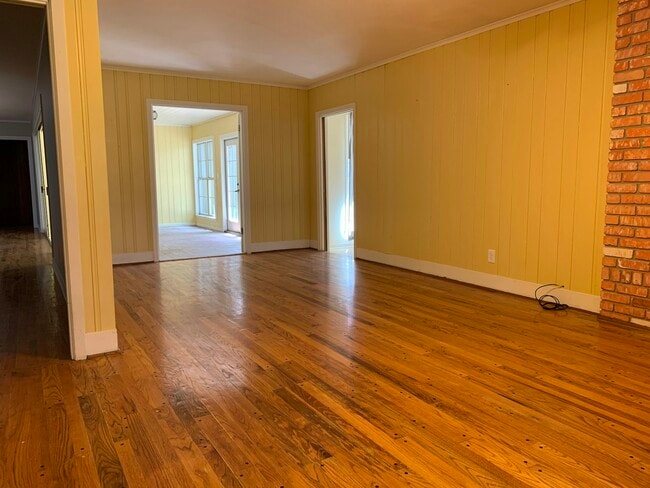 Building Photo - 5590 Clinton St