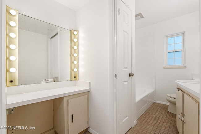 Building Photo - 1329 Hollyhock Cir