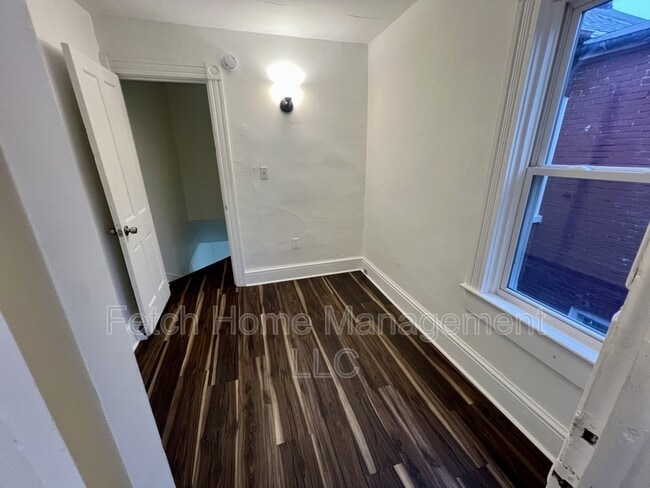 Building Photo - 462 S Christian St