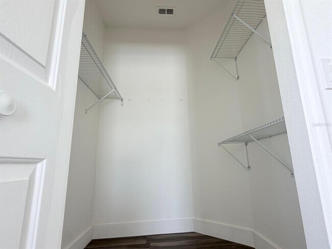 Building Photo - 906 Berwick Dr