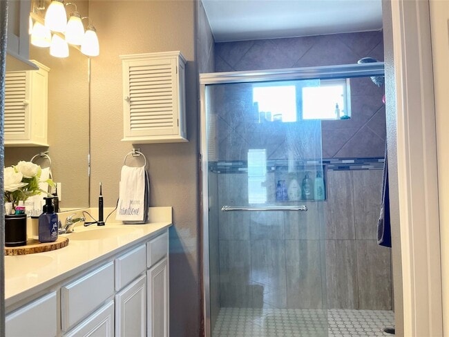 Building Photo - 2225 Naomi St