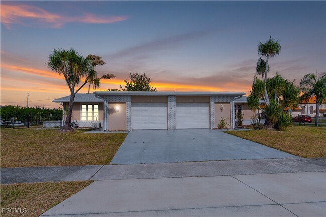 Building Photo - 6014 Deming Ave