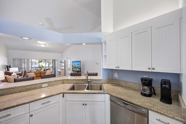 Building Photo - 7050 Barrington Cir