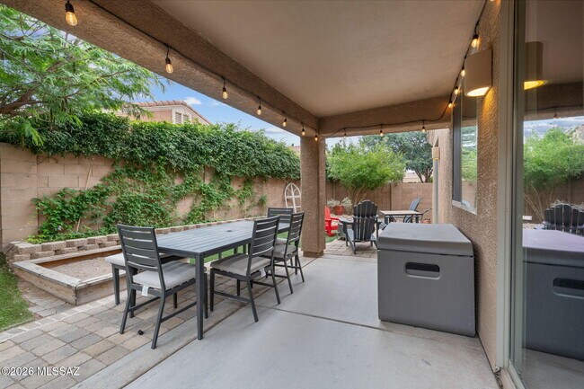 Building Photo - 2256 E Stone Stable Dr