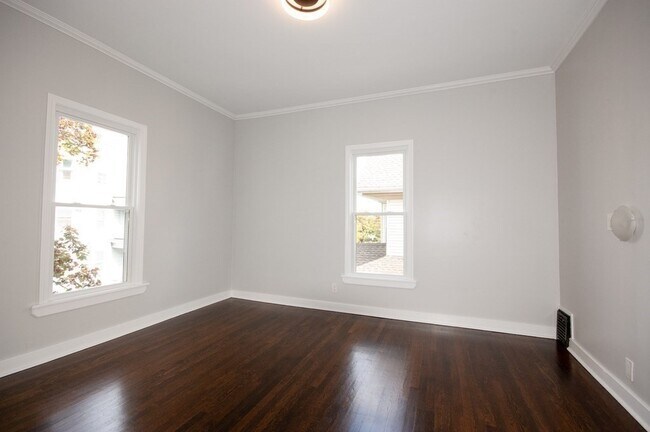 Building Photo - 30 Thornley St