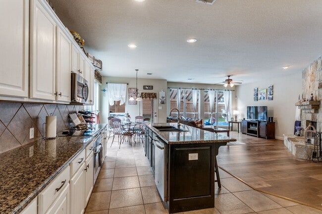 Building Photo - GORGEOUS HOME IN BELTERRA WITH SPARKLING POOL & SERVICE INCLUDED