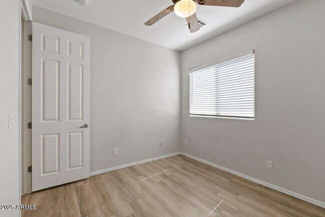 Building Photo - 18391 W Stinson Dr