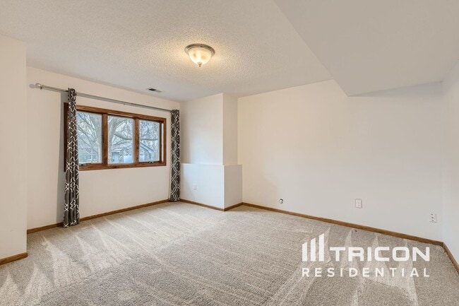Building Photo - 739 Ashley Dr