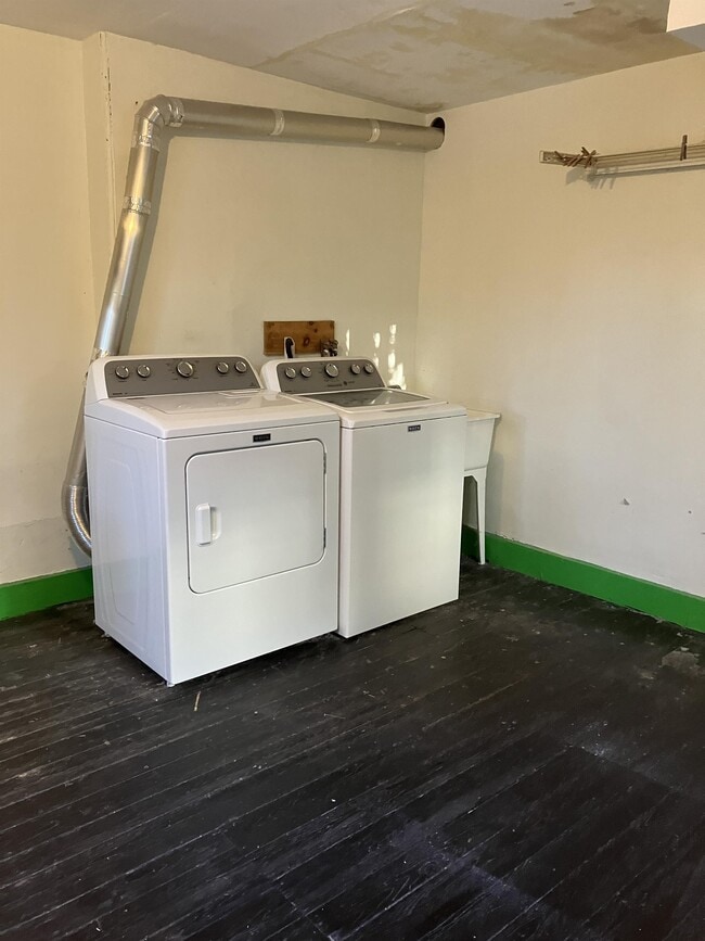 Building Photo - 322 Spring St