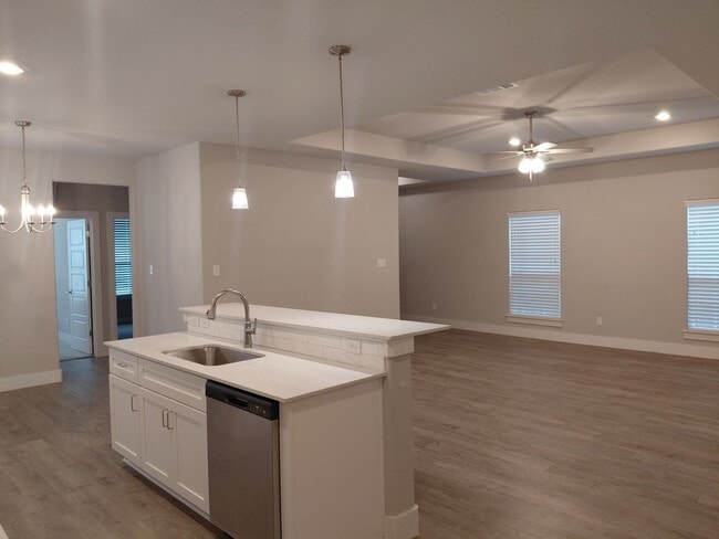 Building Photo - 3/2/2 - GODLEY - COMMUTER Friendly